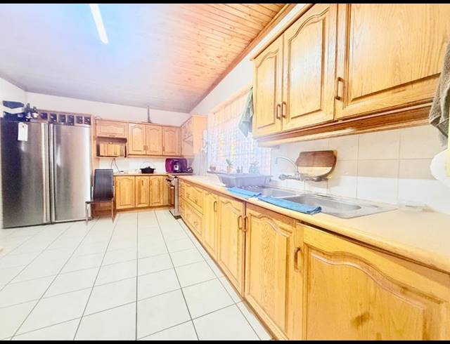 4 BEDROOM HOUSE FOR SALE IN VANDERBIJLPARK CW 5
